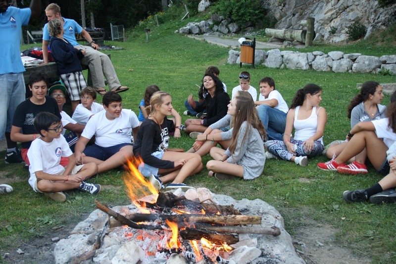 Village Camps International Summer Camp Leysin, Switzerland 2025-08-09 https://www.villagecamps.com/journals_admin/images/710-10-campfire (22).jpg